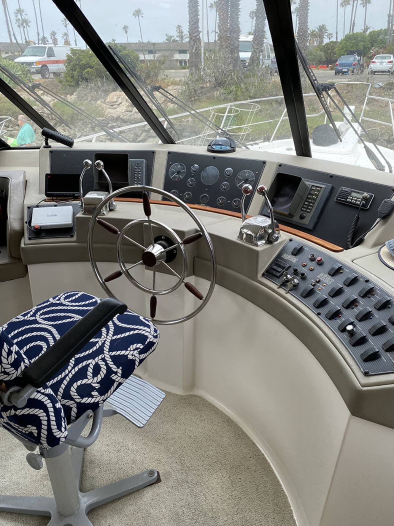 A photo of this 1995 Bayliner 4788 PILOTHOUSE MOTORYACHT