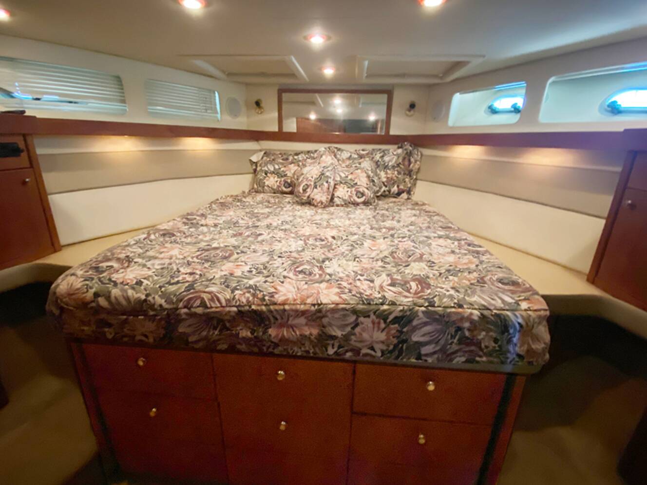 A photo of this 1995 Bayliner 4788 PILOTHOUSE MOTORYACHT