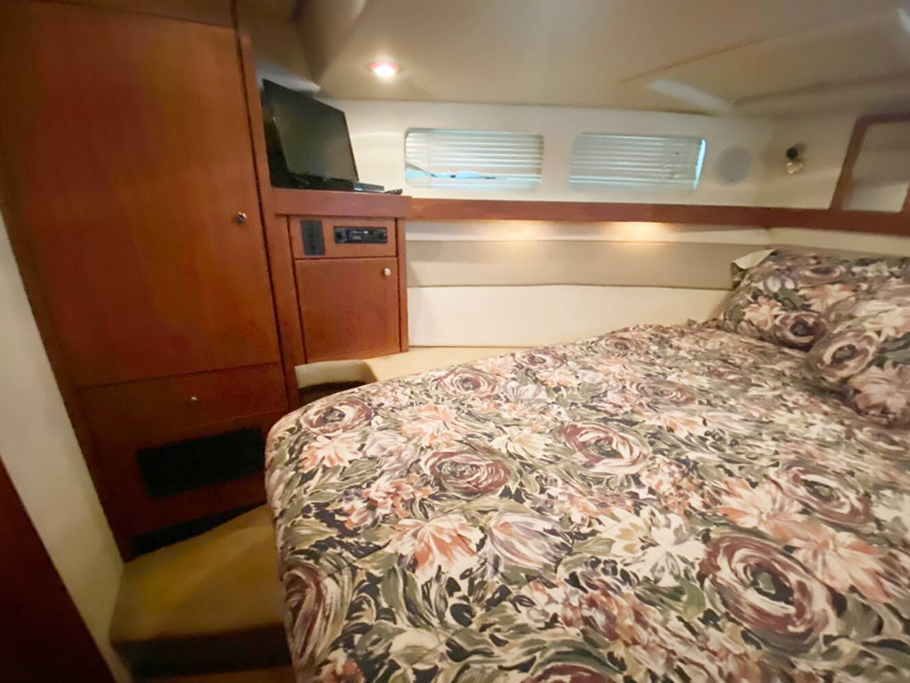 A photo of this 1995 Bayliner 4788 PILOTHOUSE MOTORYACHT