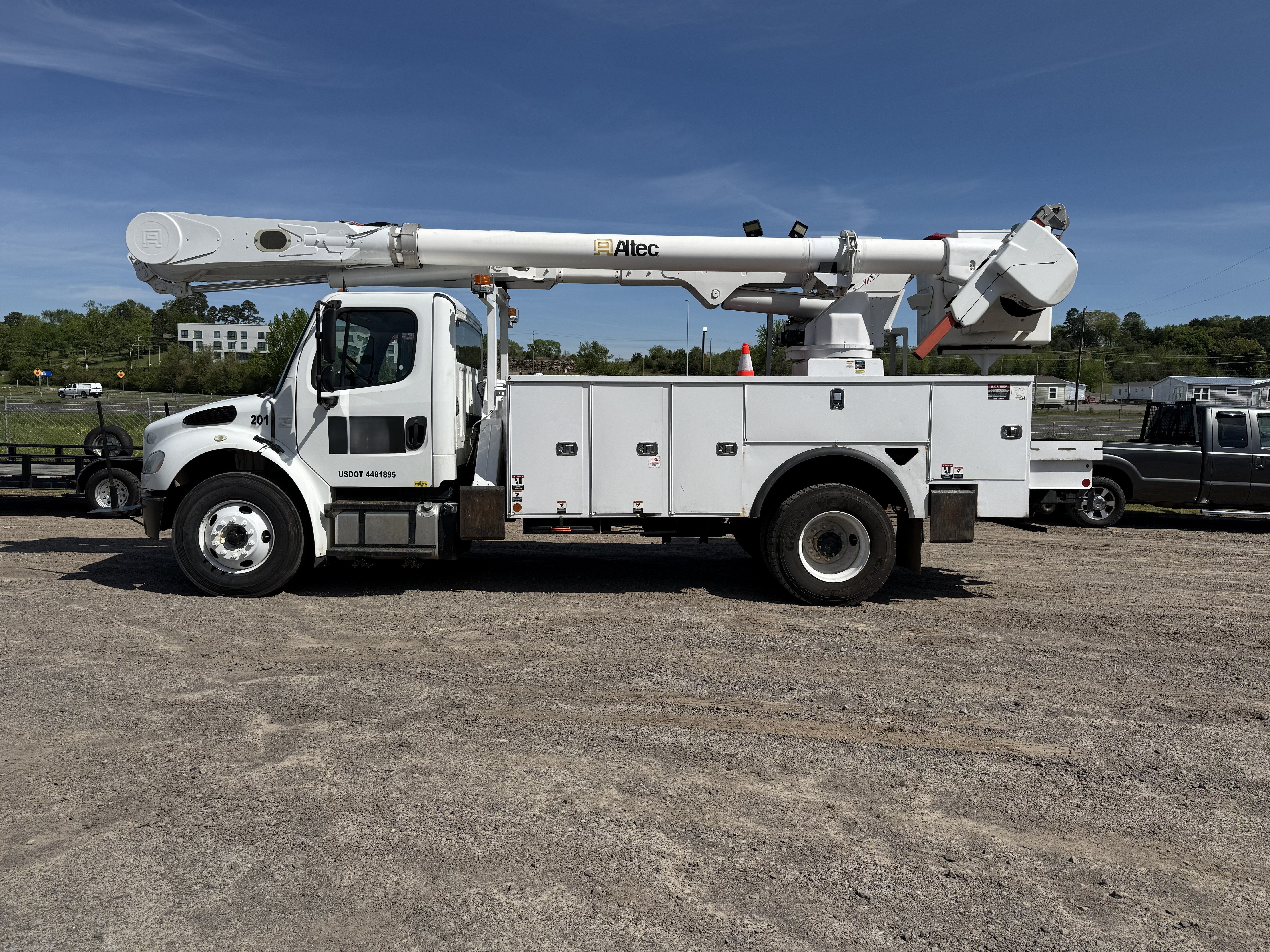 2017 ALTEC M2-106 Altec Bucket AM55MH in Pittsburgh, PA