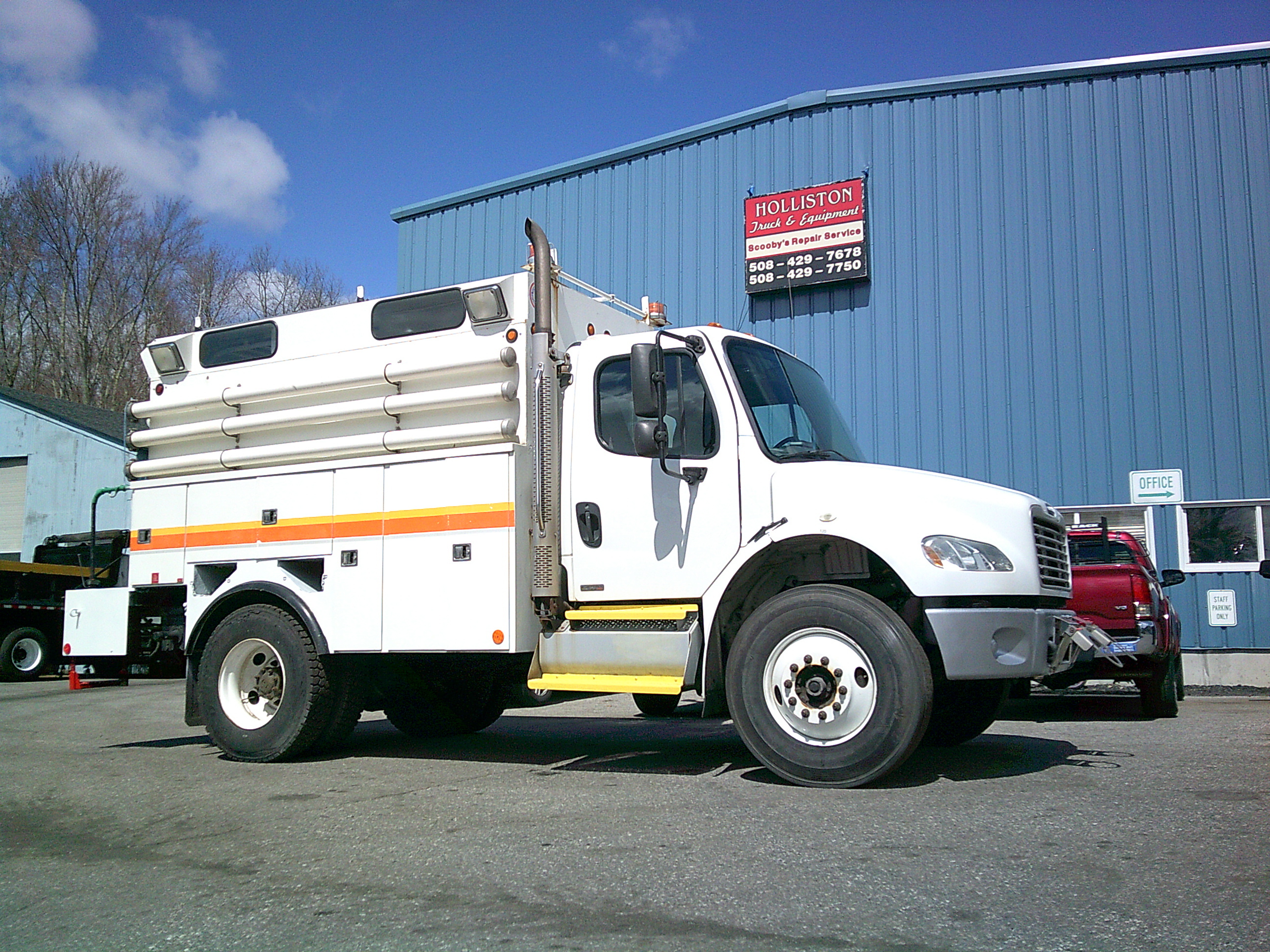 2011 FREIGHTLINER BUSINESS CLASS M2 106 in Holliston, MA