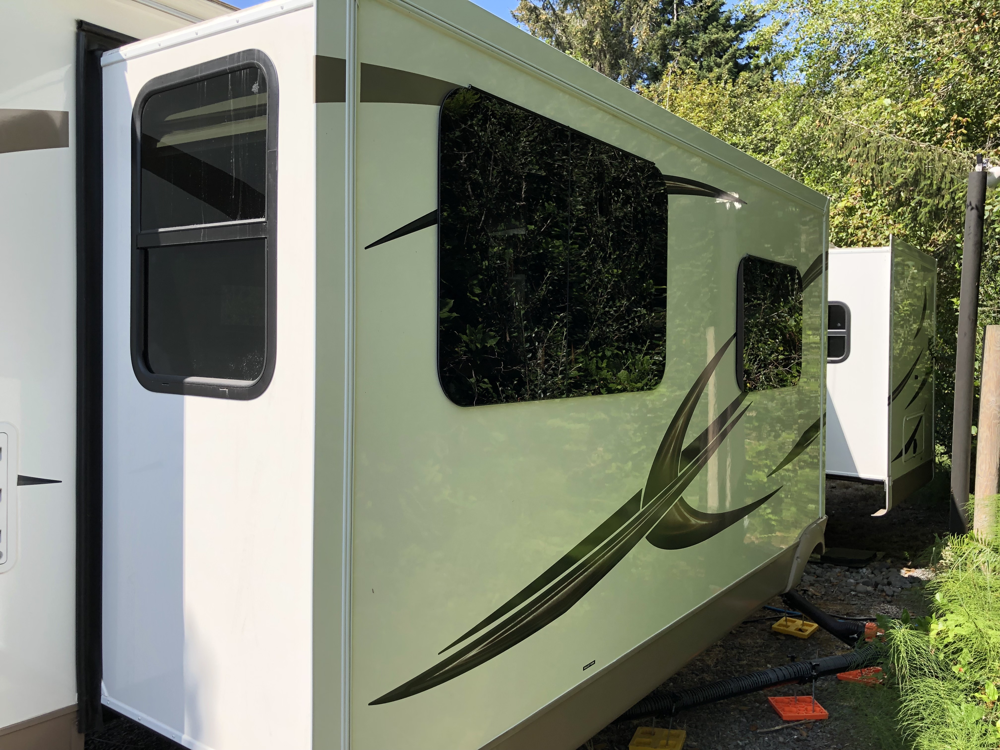 2016 Forest River ROCKWOOD ULTRA WINDJAMMER 2715VS in kelseyville CA