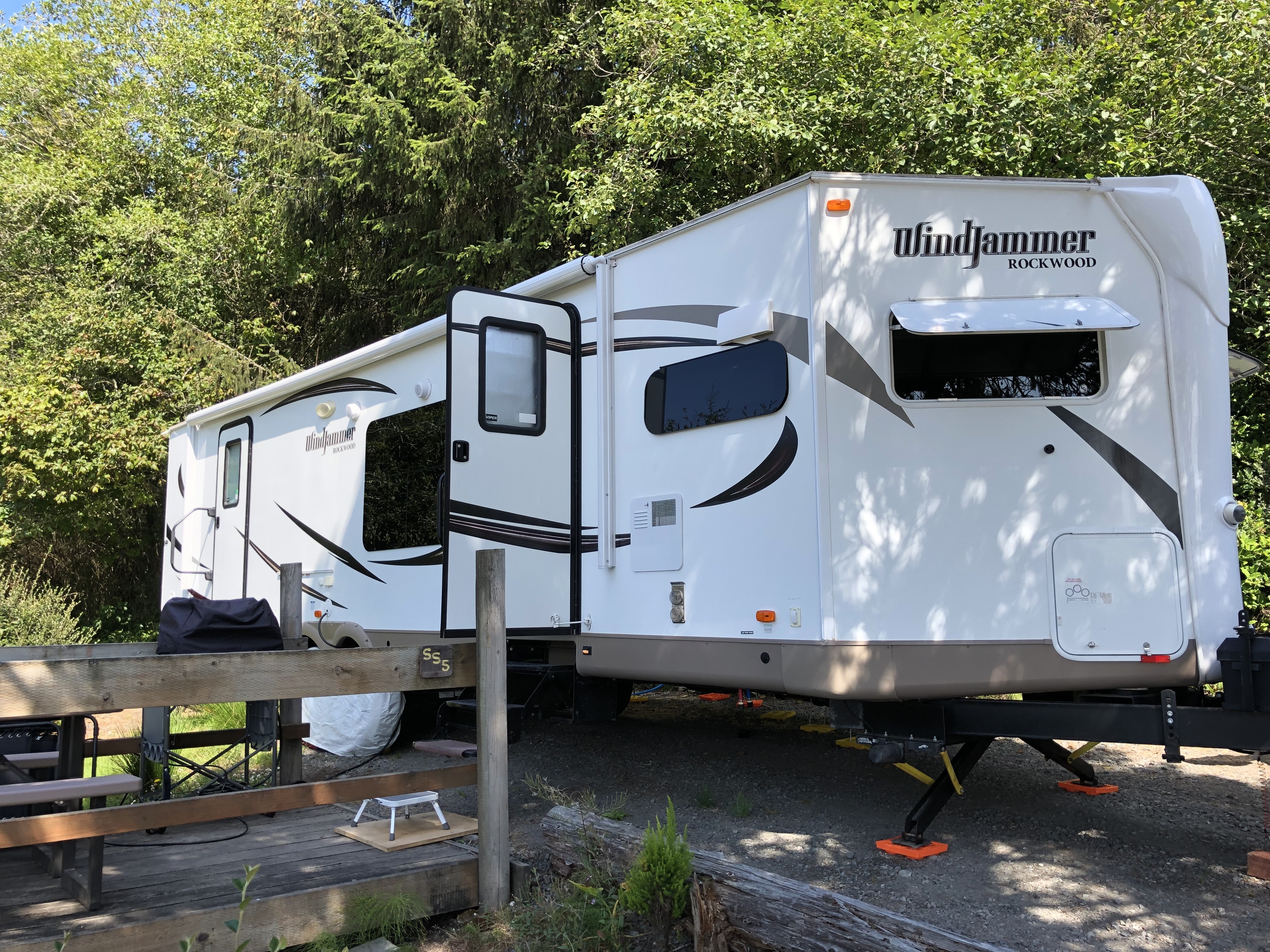 2016 Forest River ROCKWOOD ULTRA WINDJAMMER 2715VS RV