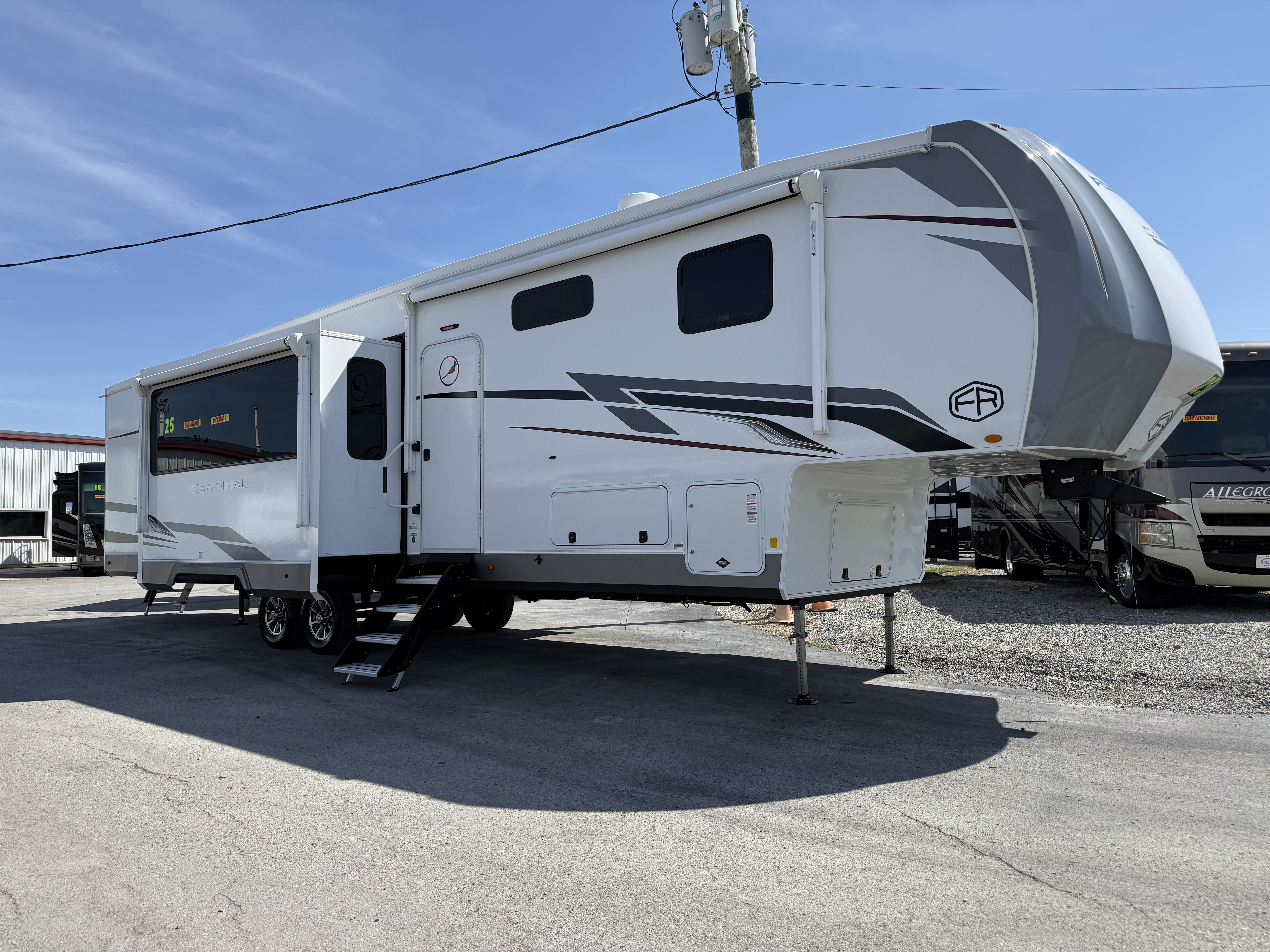 2025 Forest River CARDINAL 402BEDS RV