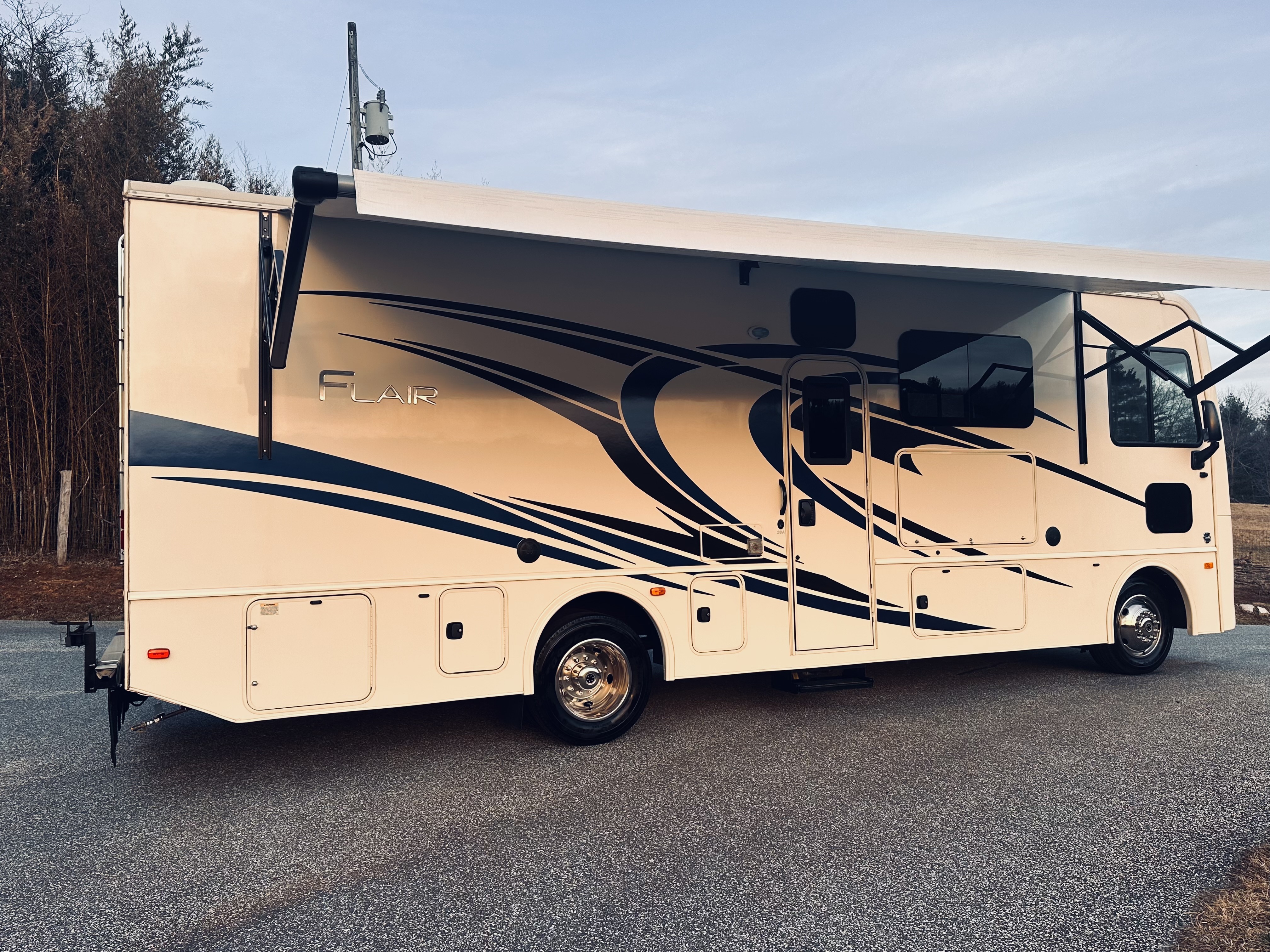 2020 Fleetwood FLAIR 28A RV