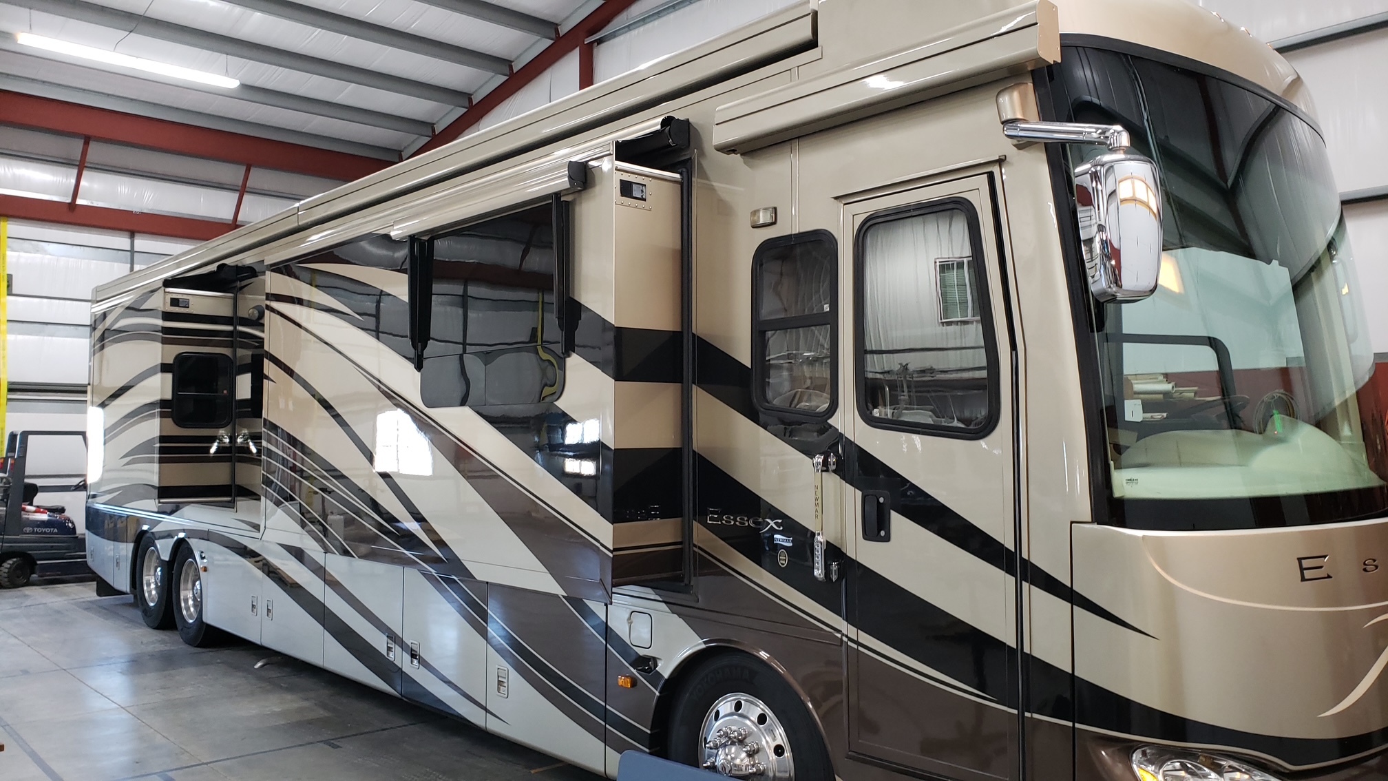 2011 Newmar Essex RV
