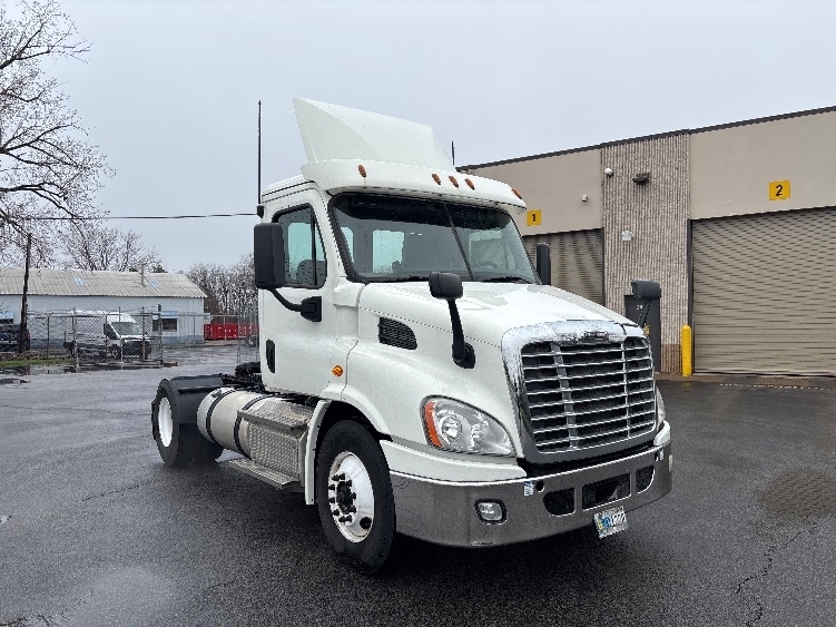 2019 FREIGHTLINER CASCADIA 113 in Middlefield, OH