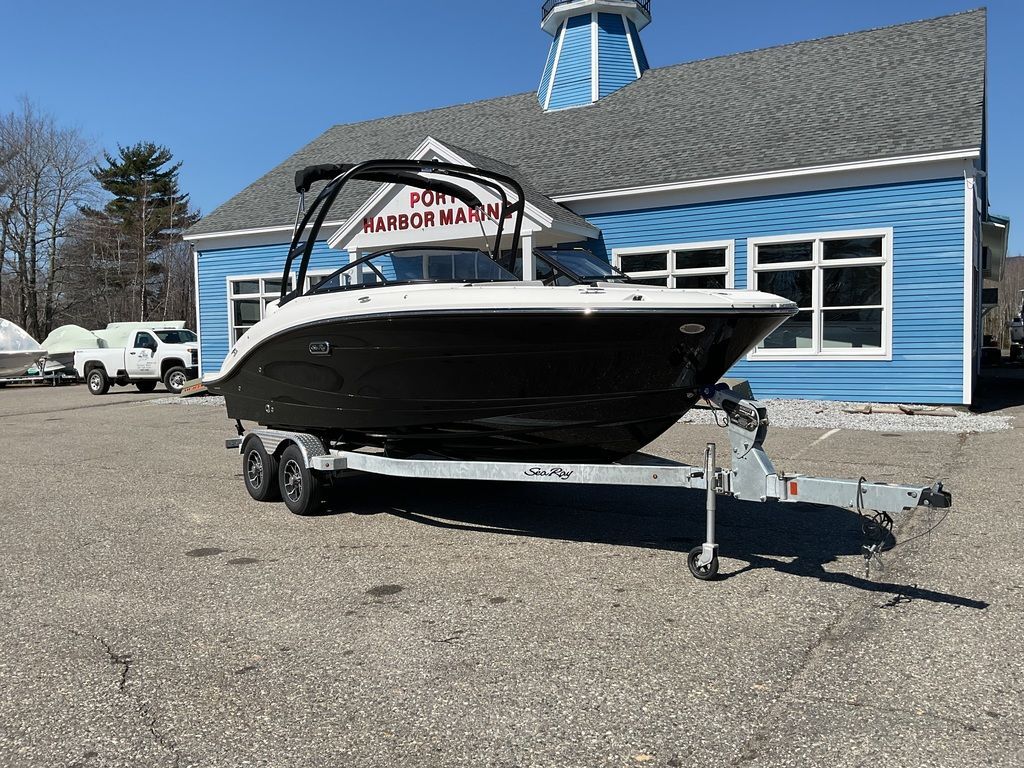 2026 Sea Ray SPX 210 Outboard in rockport ME