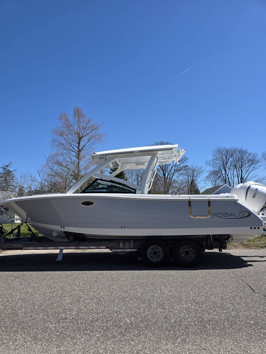 2026 Robalo R277 in lindenhurst NY