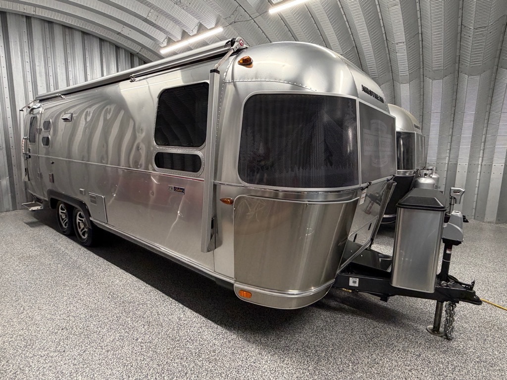 2016 Airstream PENDLETON 27FB in winters CA