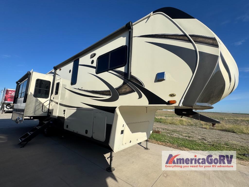 2020 Grand Design Solitude S-Class 3350RL in seguin TX