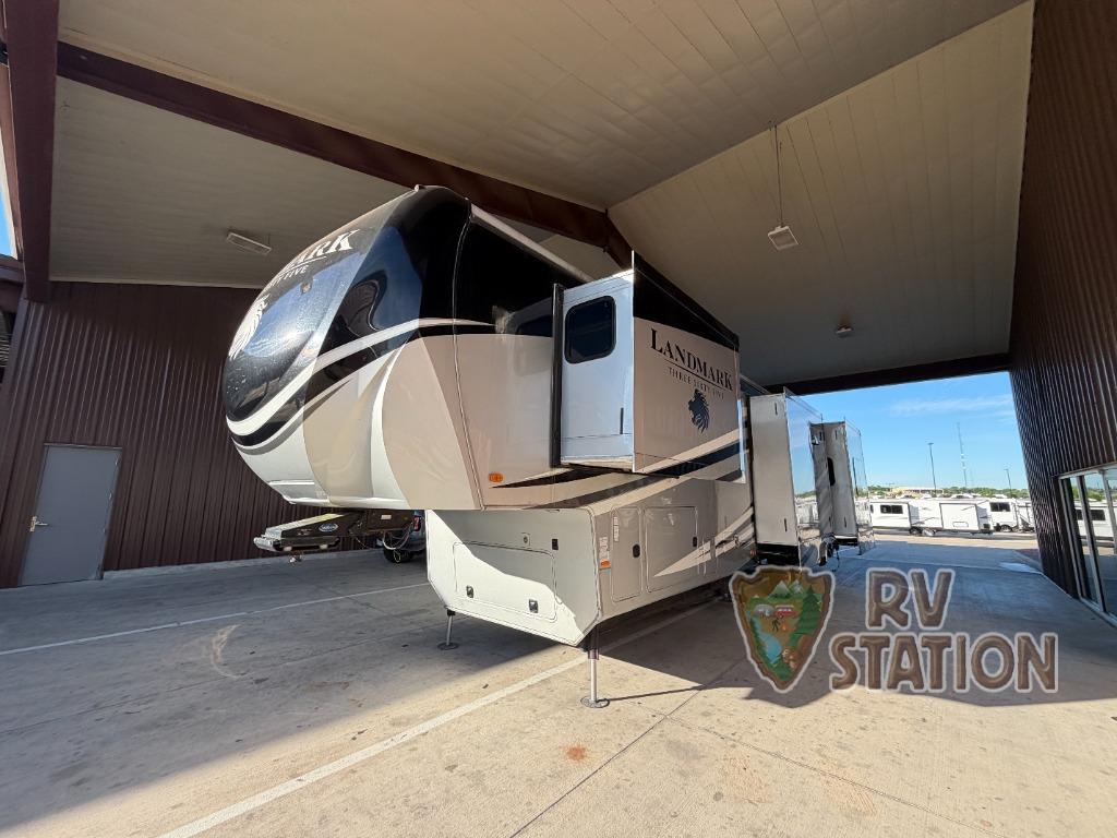 2016 Heartland Landmark 365 Charleston RV
