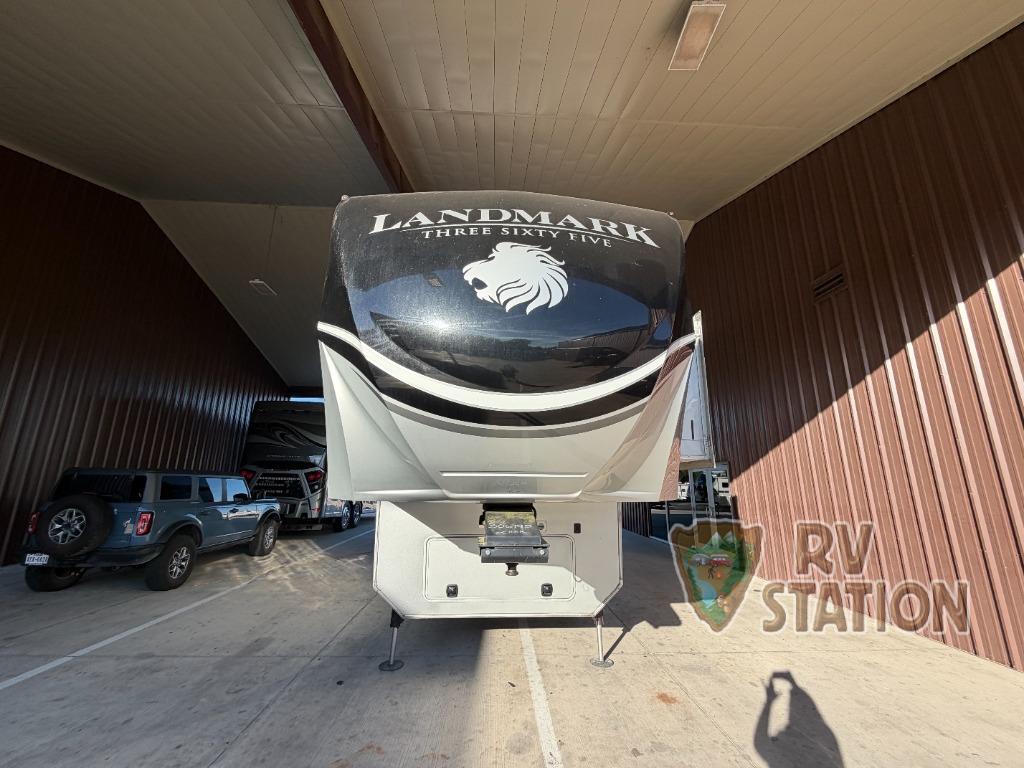2016 Heartland Landmark 365 Charleston LM CHARLESTON in lorena TX
