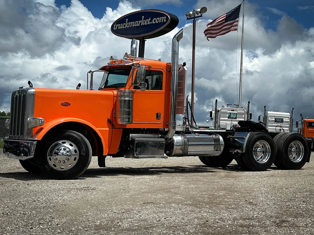 2014 PETERBILT 389 in Olive Branch, MS