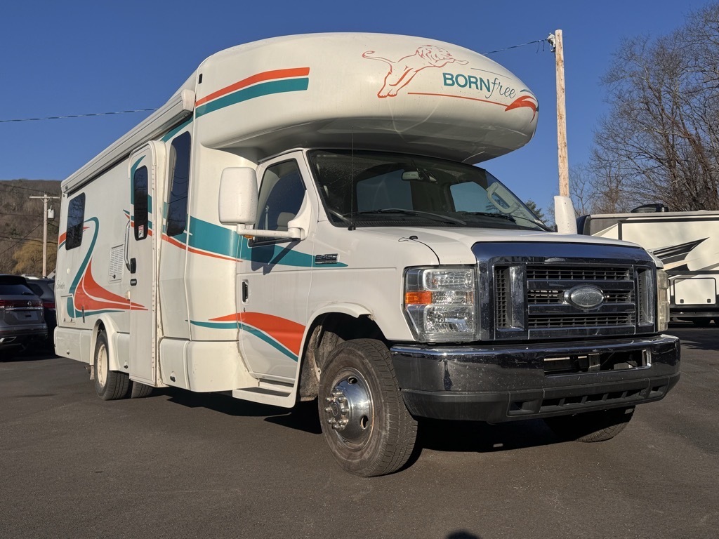 2015 Born Free SPLENDOR 27 in williamsburg MA