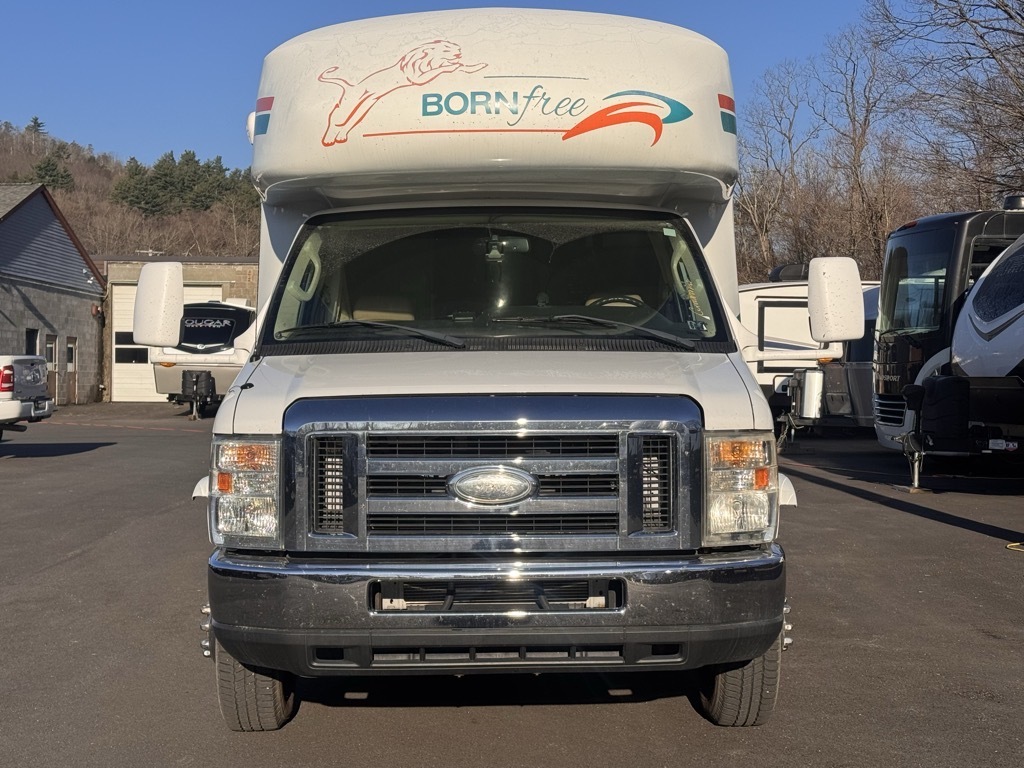 2015 Born Free SPLENDOR 27 in williamsburg MA