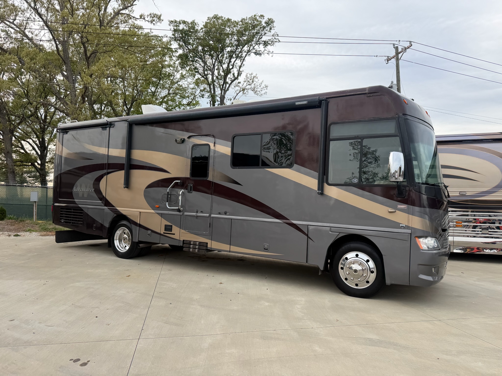 2009 Winnebago Adventurer 32H in greenville SC
