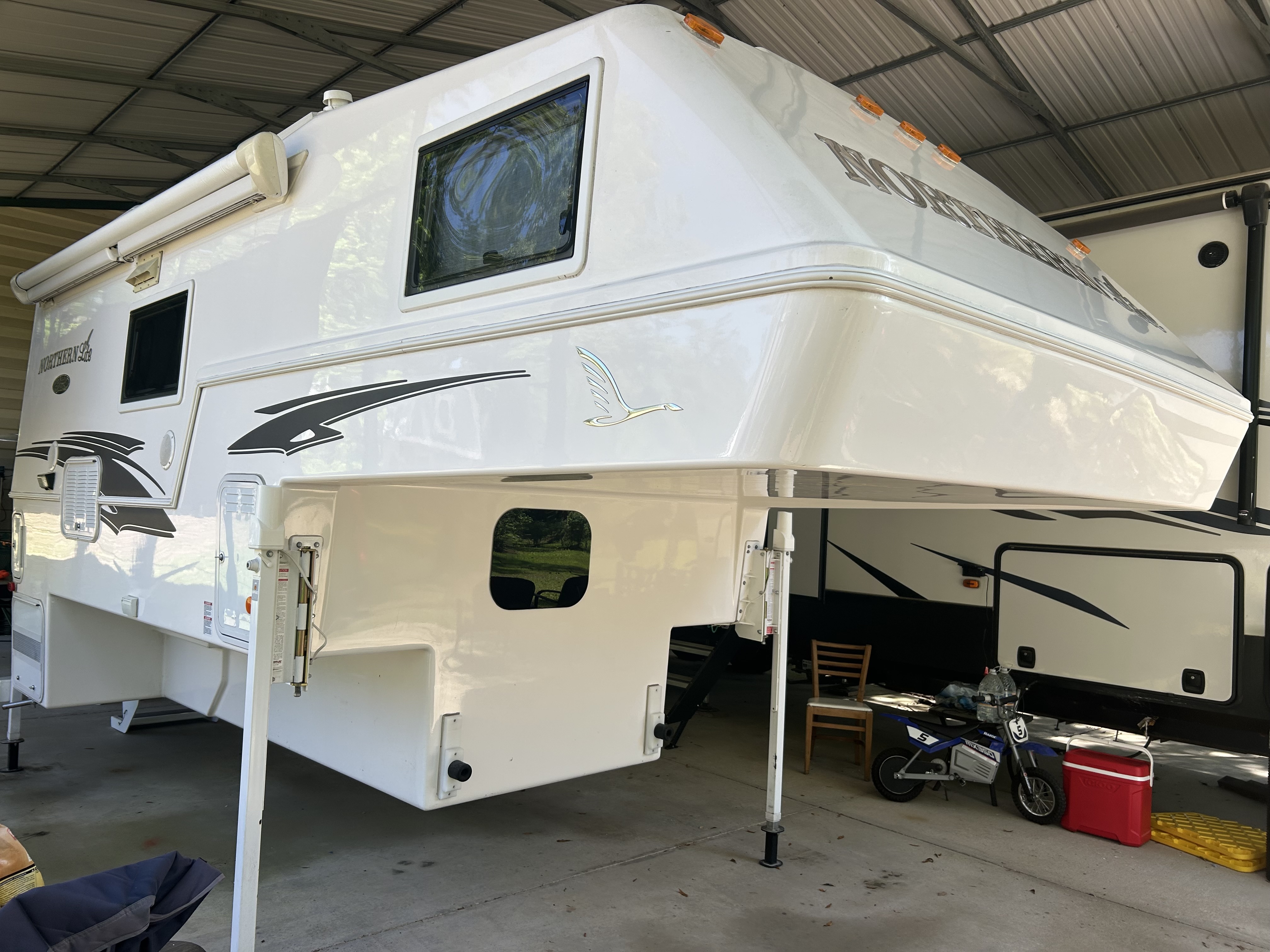 2022 Northern Lite 10-2ex Wet RV