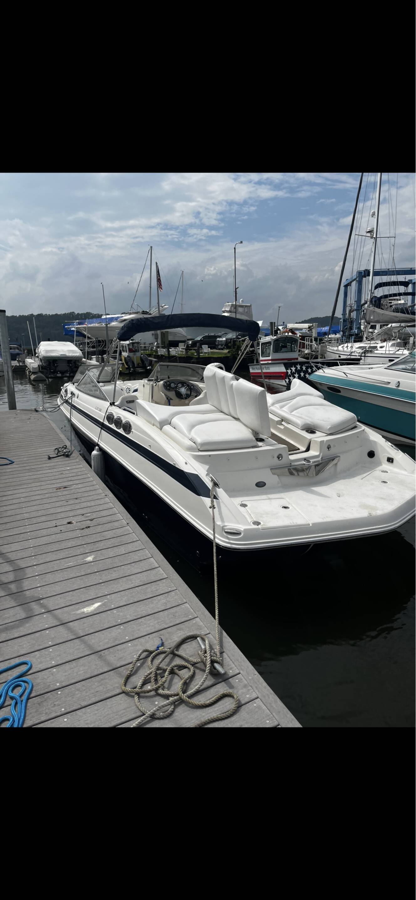 A photo of this 2011 Larson Lxi 288 Br