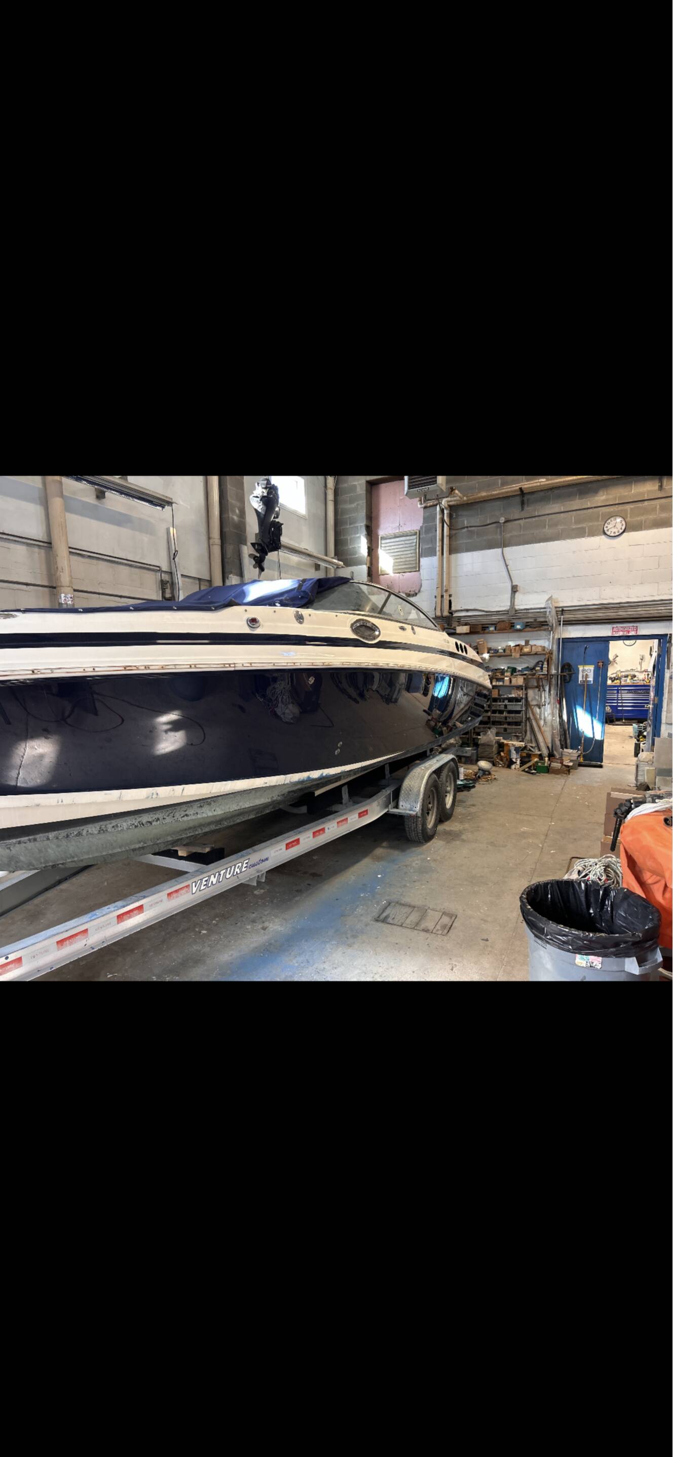 A photo of this 2011 Larson Lxi 288 Br