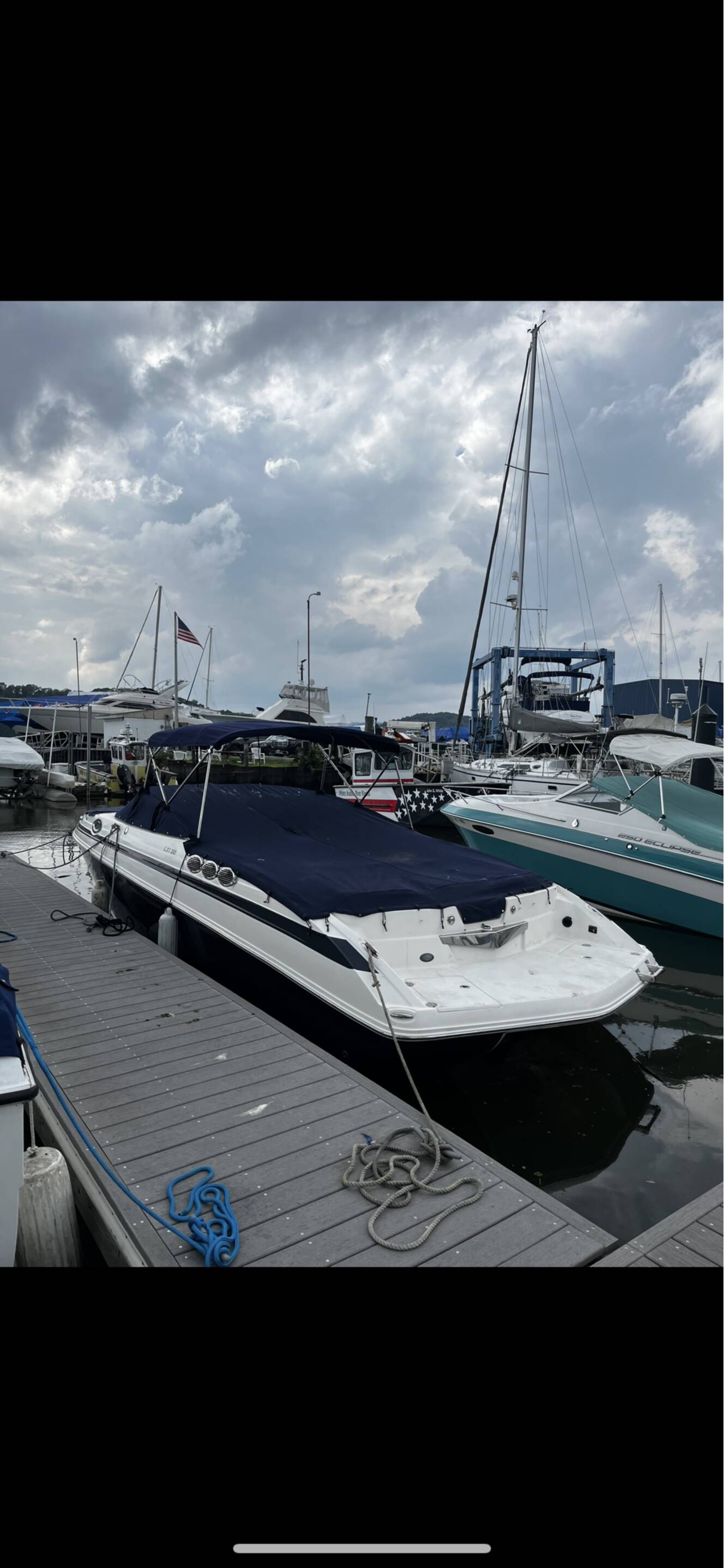 A photo of this 2011 Larson Lxi 288 Br