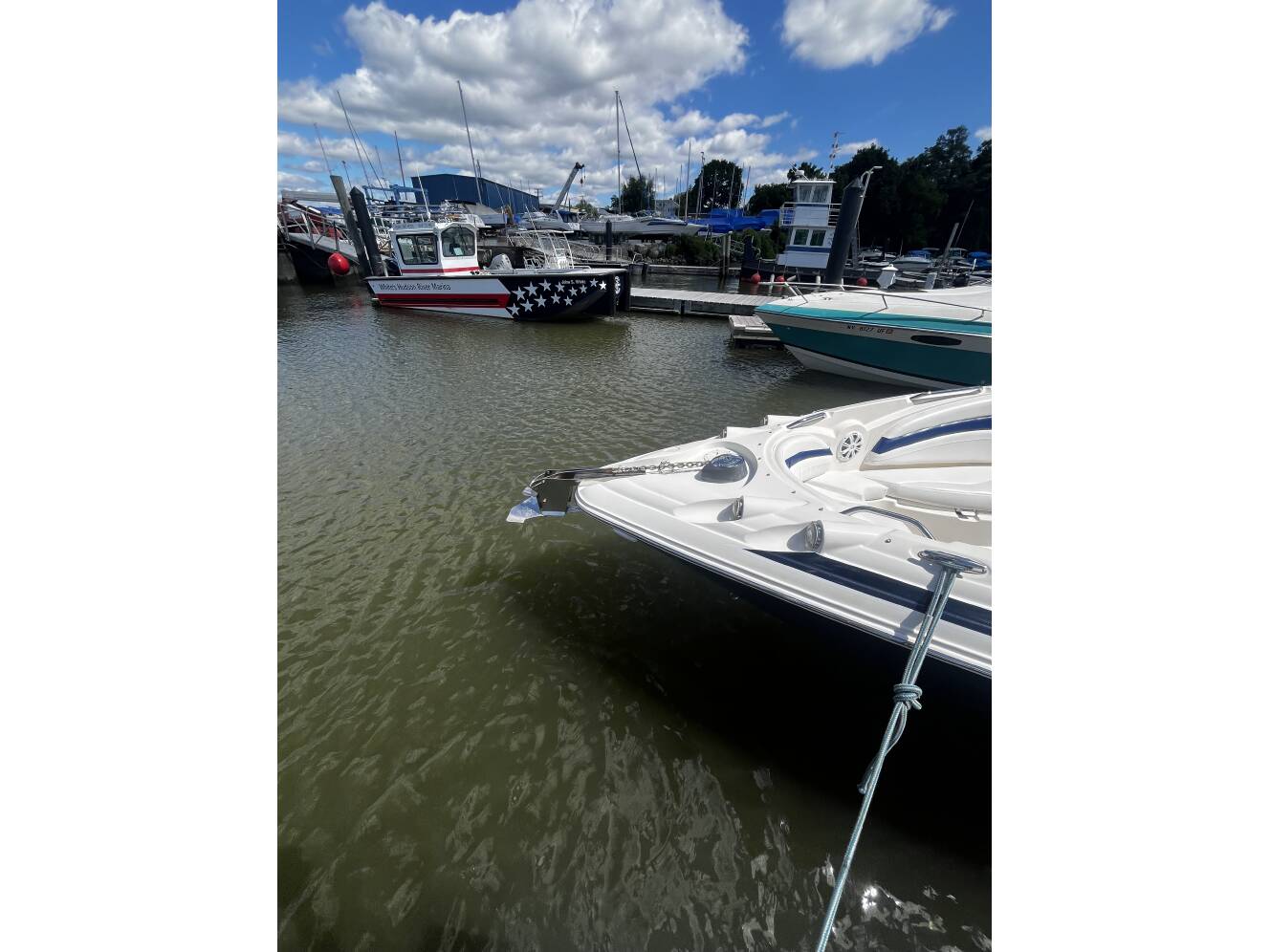 A photo of this 2011 Larson Lxi 288 Br