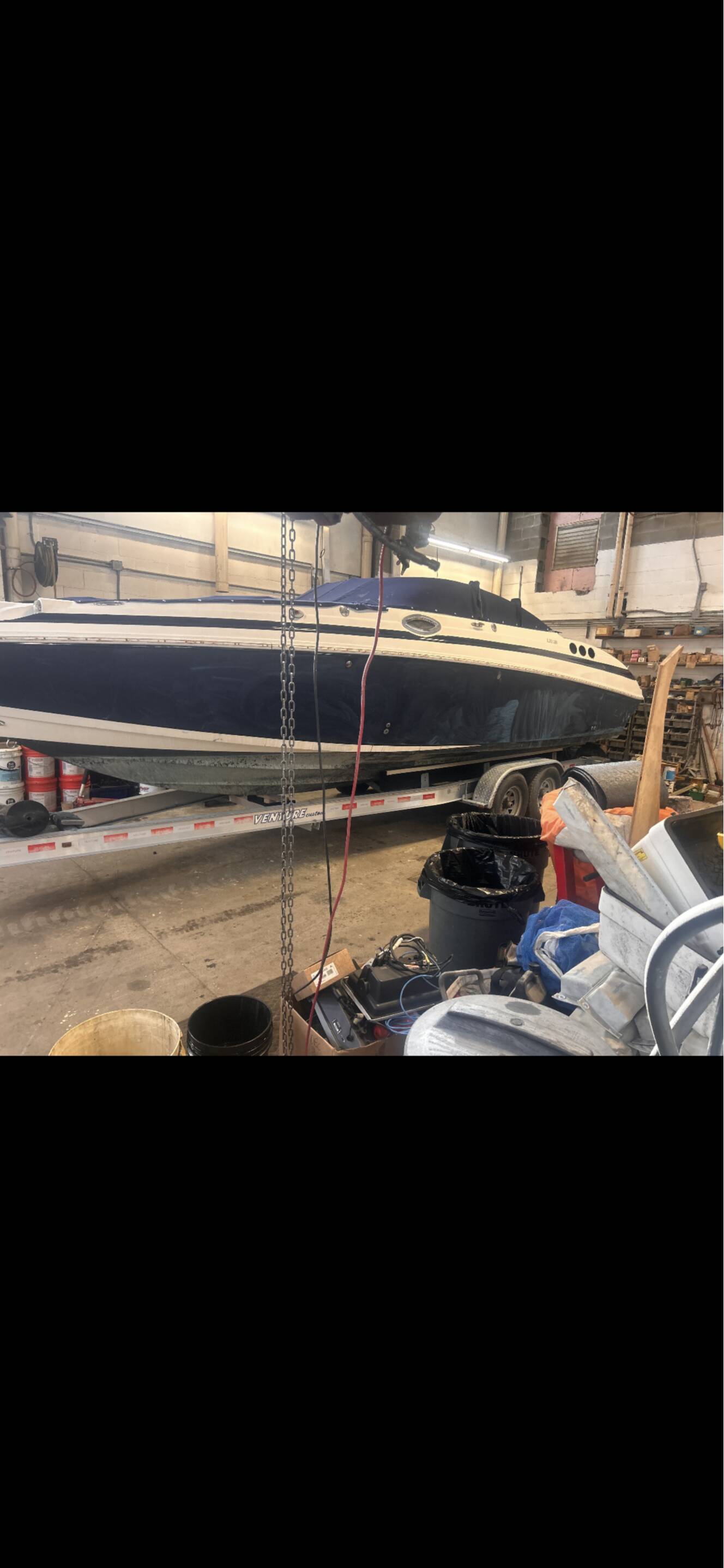 A photo of this 2011 Larson Lxi 288 Br