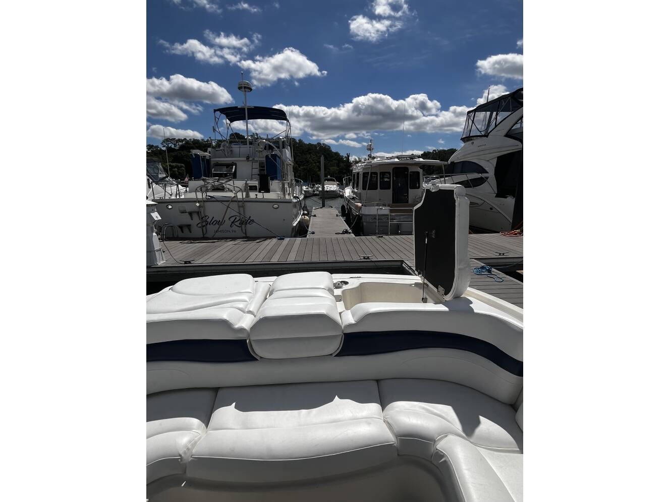 A photo of this 2011 Larson Lxi 288 Br