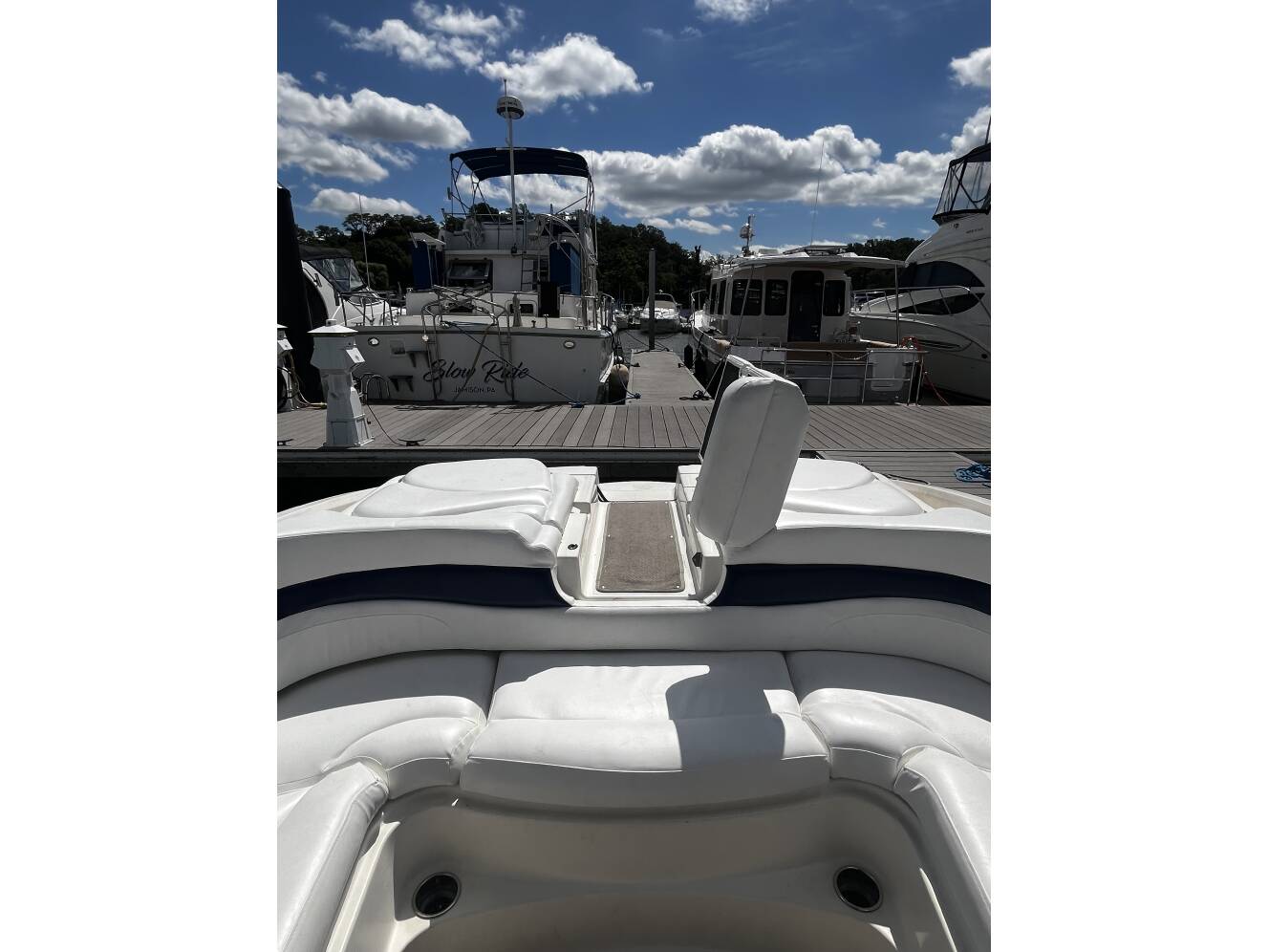 A photo of this 2011 Larson Lxi 288 Br
