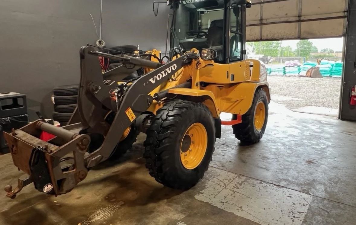 2019 VOLVO L30G in Westland, MI