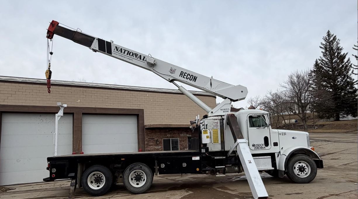 2002 INTERNATIONAL 800C Mounted on 2002 Peterbilt 357 in Kenmare, ND