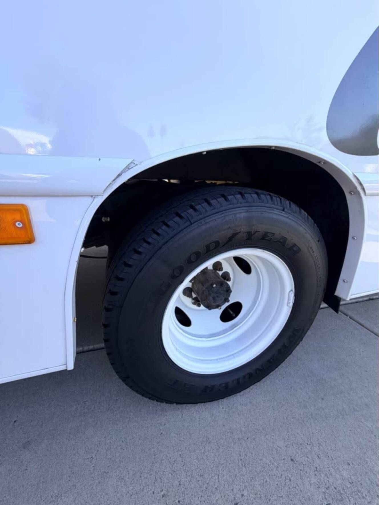 A photo of this 2014 Thor Motor Coach FOUR WINDS MAJESTIC 28A