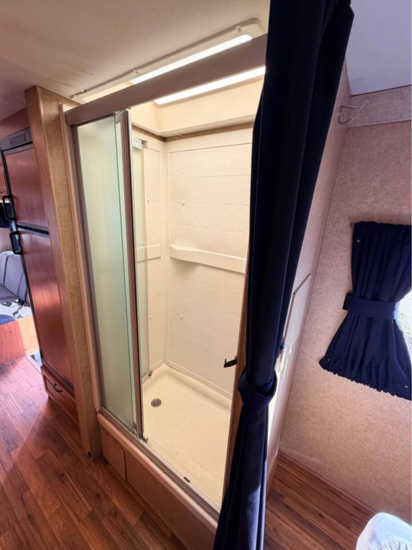A photo of this 2014 Thor Motor Coach FOUR WINDS MAJESTIC 28A