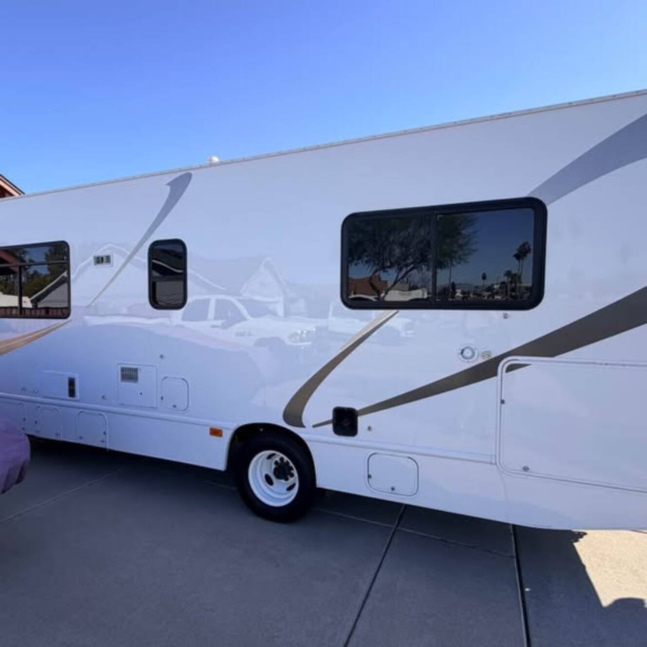 A photo of this 2014 Thor Motor Coach FOUR WINDS MAJESTIC 28A