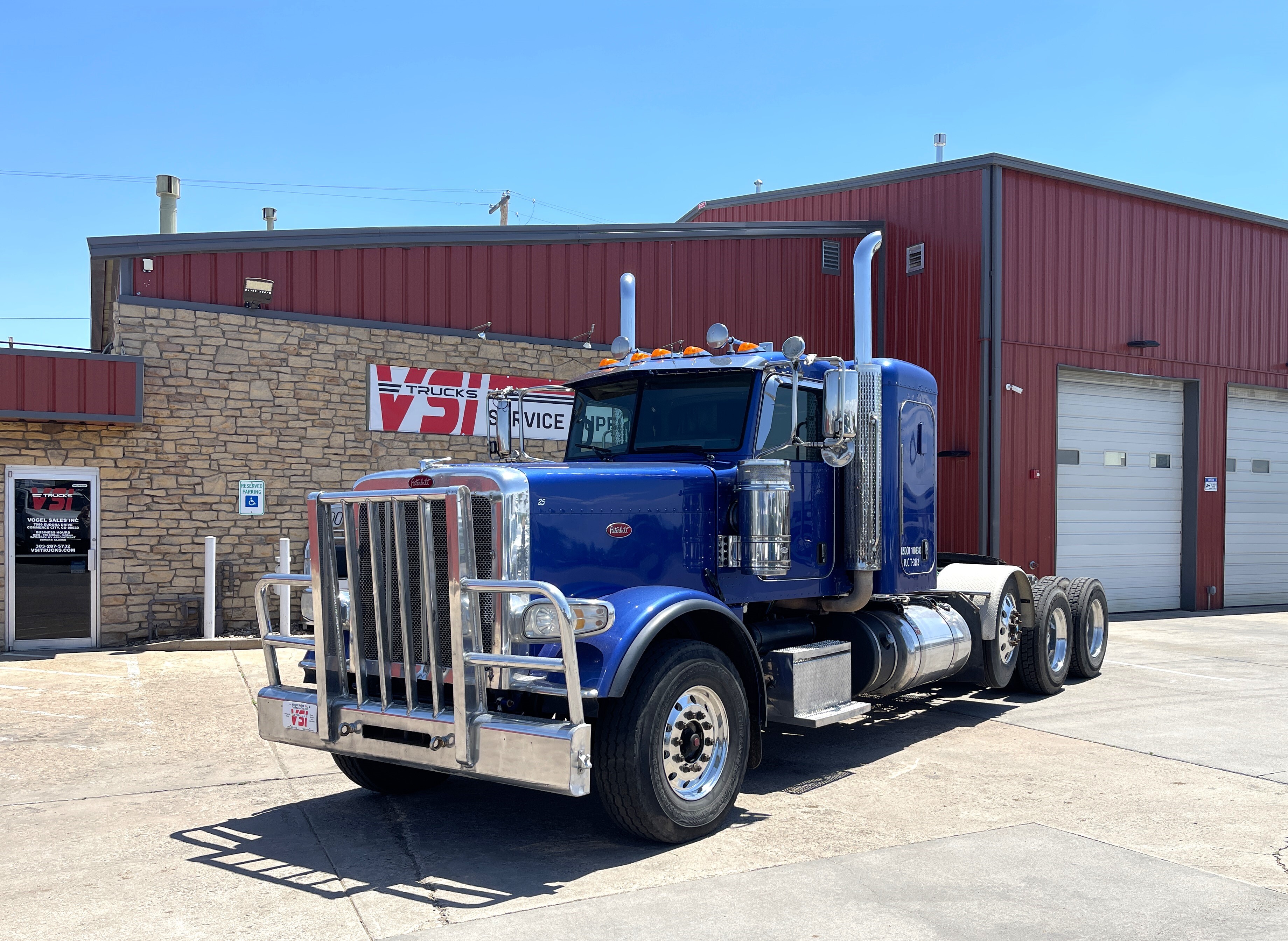2015 PETERBILT 389 in Commerce City, CO