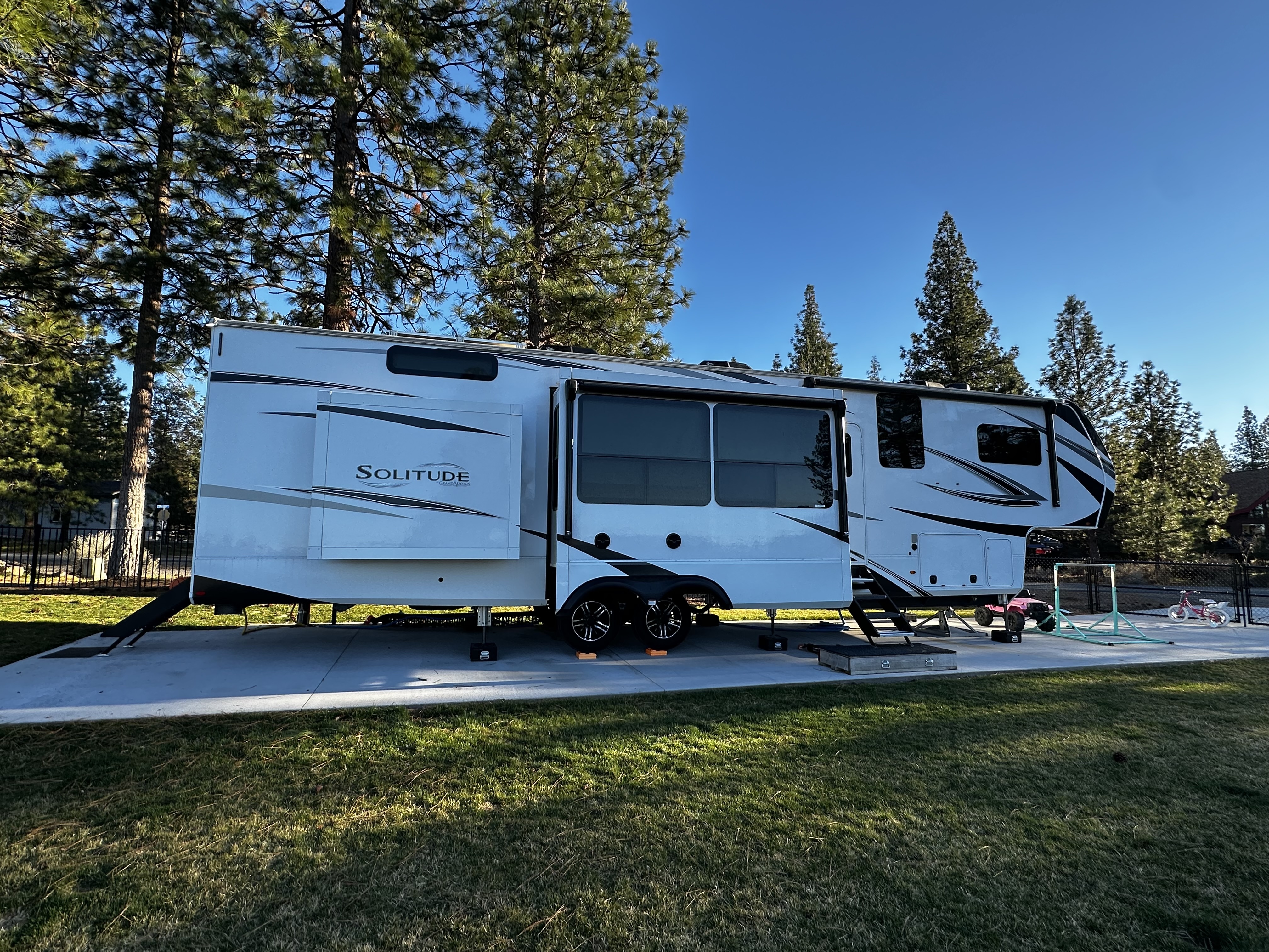 2023 Grand Design SOLITUDE 391DL/391DL-R RV