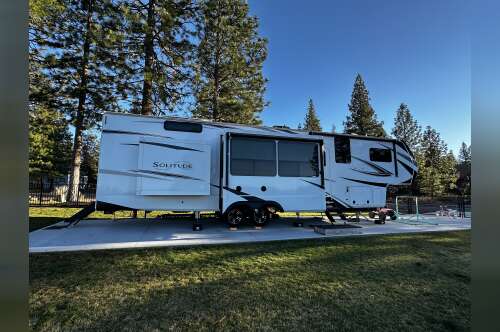 2023 Grand Design SOLITUDE 391DL/391DL-R in weed CA