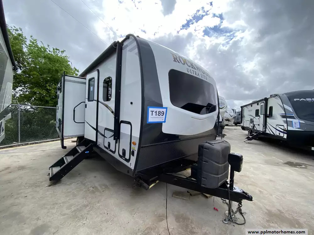 2019 Forest River Rockwood Ultra Lite 2304DS in new braunfels TX