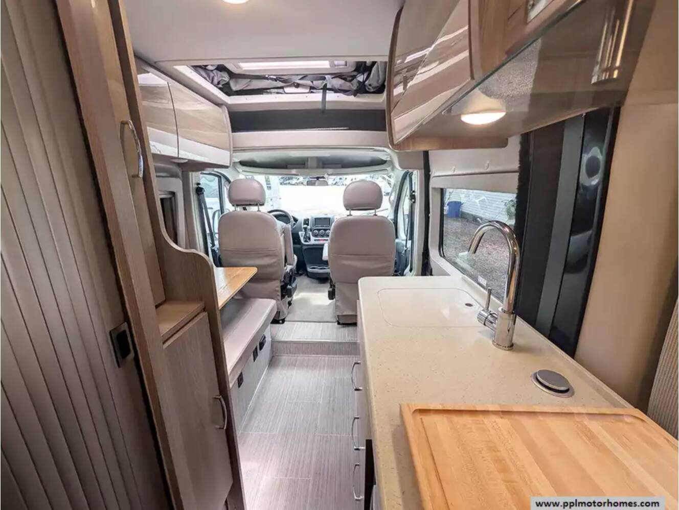 A photo of this 2022 Thor Sequence Promaster 20J ROOFTOP