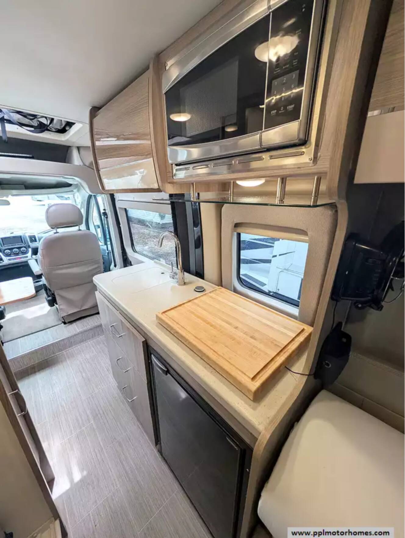 A photo of this 2022 Thor Sequence Promaster 20J ROOFTOP