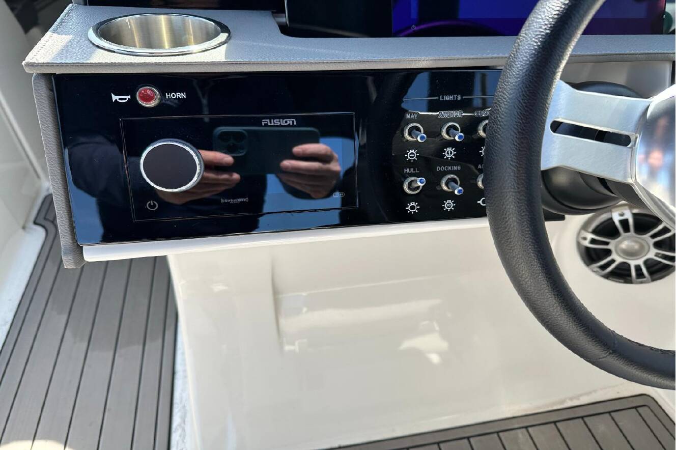 A photo of this 2023 Sea Ray SDX 290 Outboard