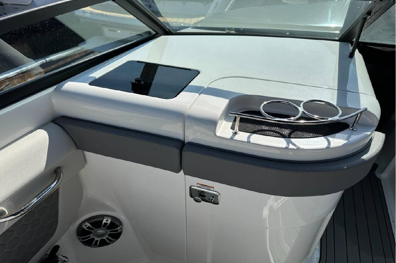 A photo of this 2023 Sea Ray SDX 290 Outboard