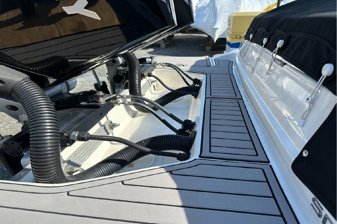 A photo of this 2023 Sea Ray SDX 290 Outboard