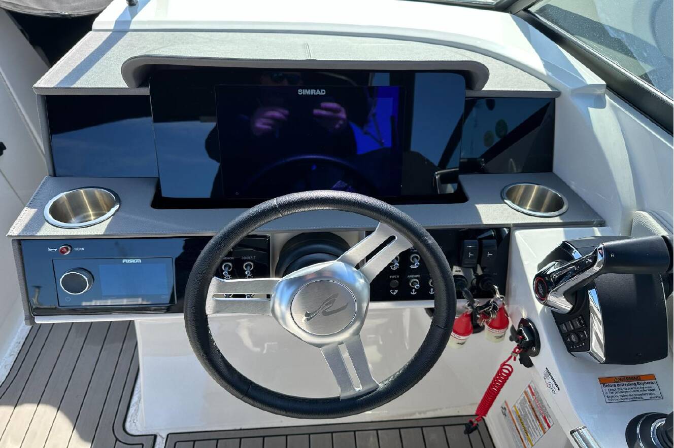 A photo of this 2023 Sea Ray SDX 290 Outboard