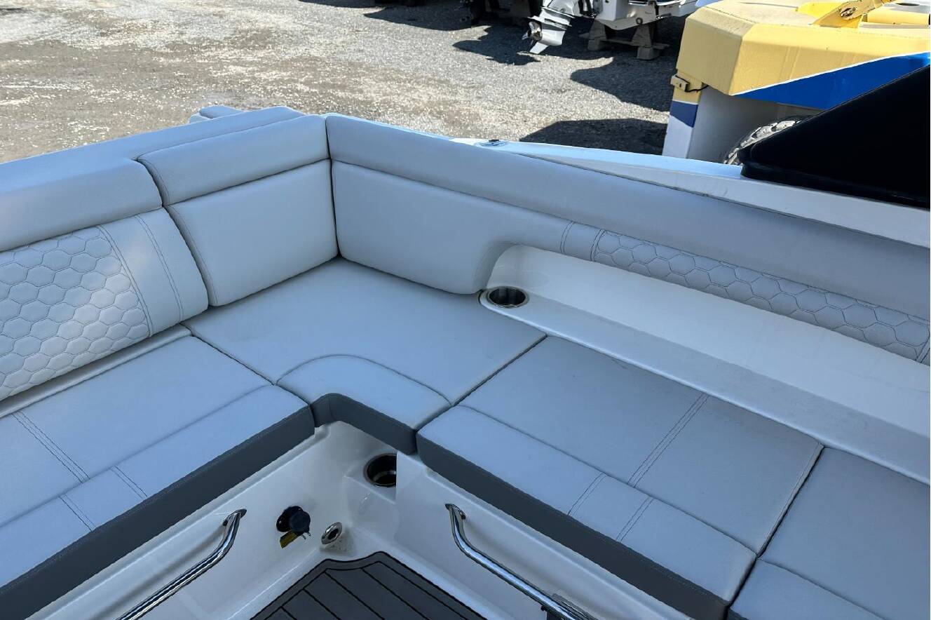 A photo of this 2023 Sea Ray SDX 290 Outboard