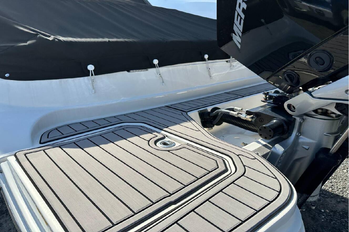 A photo of this 2023 Sea Ray SDX 290 Outboard