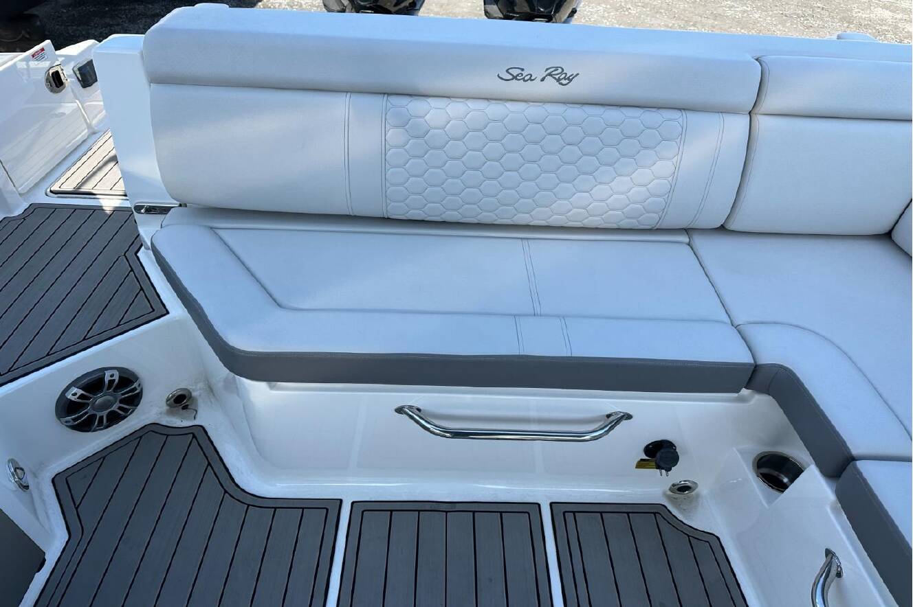 A photo of this 2023 Sea Ray SDX 290 Outboard