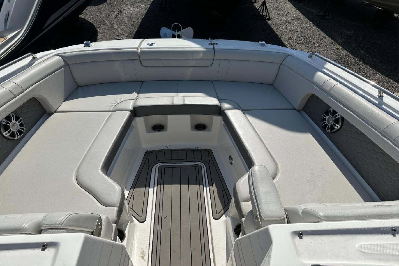 A photo of this 2023 Sea Ray SDX 290 Outboard