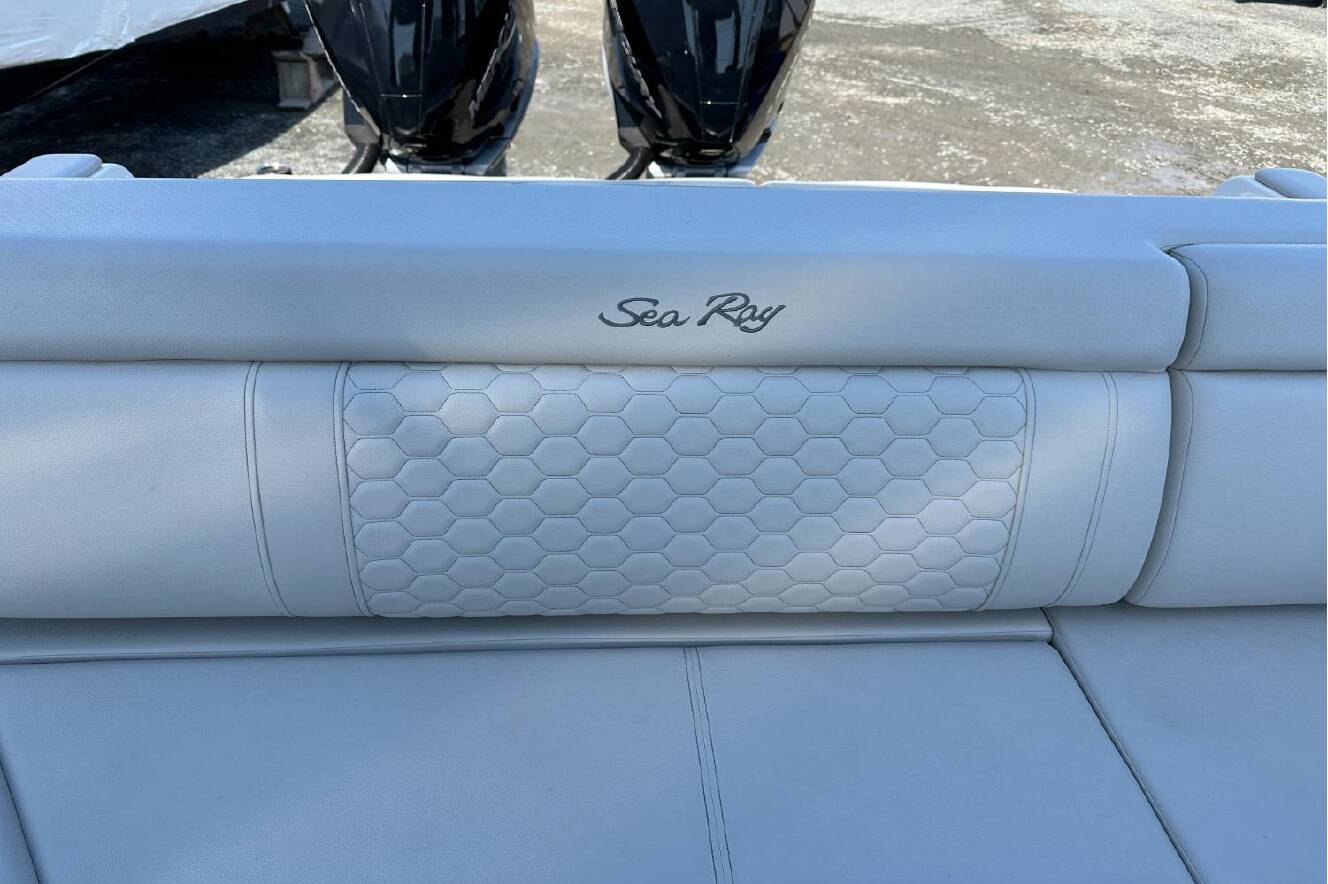 A photo of this 2023 Sea Ray SDX 290 Outboard