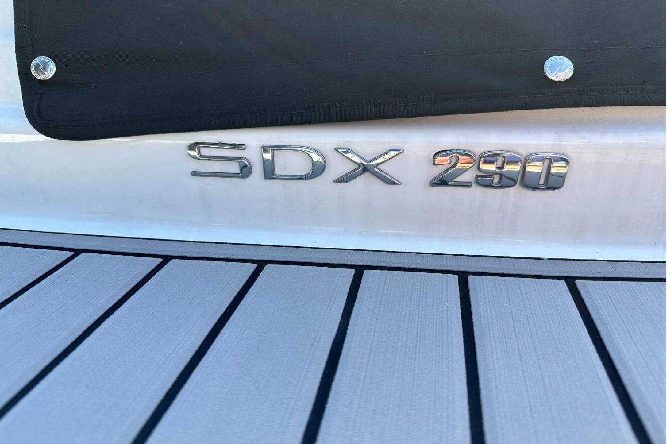 A photo of this 2023 Sea Ray SDX 290 Outboard